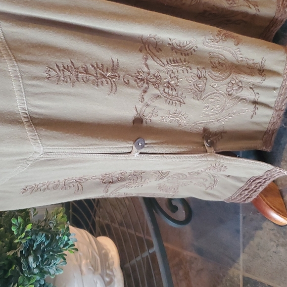 SoftSurroundings* Skirt - Picture 2 of 8